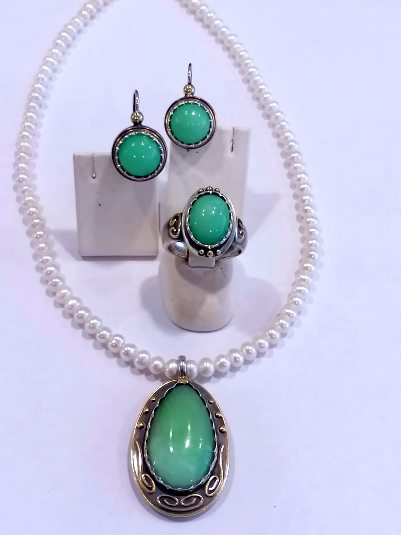 Garnitur in Silber mit Chrysopras und Goldverzierung